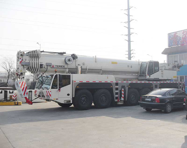 黄岛吊车租赁 300t吊车 侧面展示
